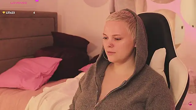 Snapshot of LikaBerry1 chatting on January 17, 2026, 12:31 pm LikaBerry1 online show from January 17, 2026, 12:31 pm