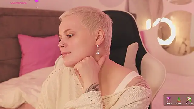 Snapshot of LikaBerry1 chatting on February 5, 2026, 11:39 am LikaBerry1 online show from February 5, 2026, 11:39 am