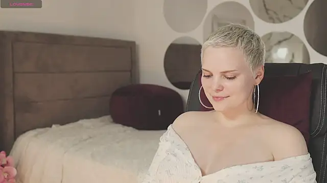 LikaBerry1 online show from September 21, 2025, 4:23 pm