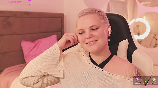 Snapshot of LikaBerry1 chatting on February 14, 2026, 1:22 pm LikaBerry1 online show from February 14, 2026, 1:22 pm