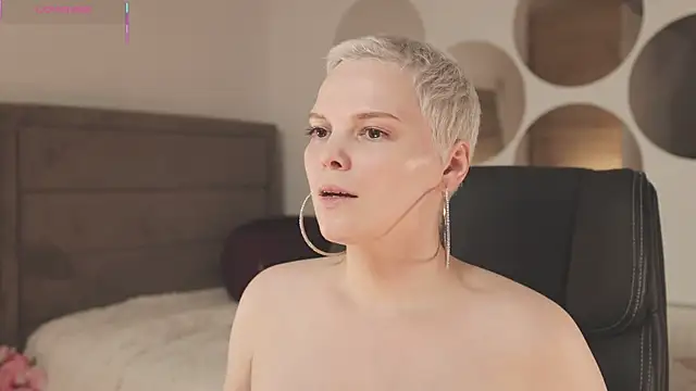 LikaBerry1 online show from September 10, 2025, 4:28 pm