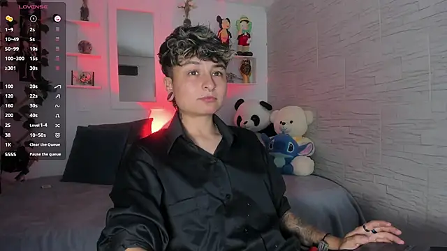 ZuryRamirez  online show from October 13, 2025, 8:32 pm