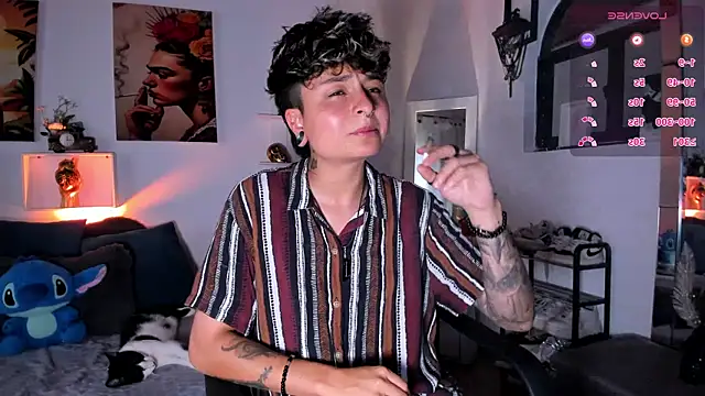 ZuryRamirez  online show from December 4, 2025, 9:14 pm