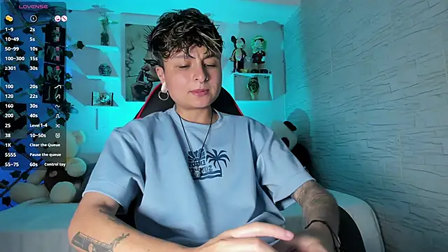 ZuryRamirez  online show from November 2, 2025, 9:31 pm