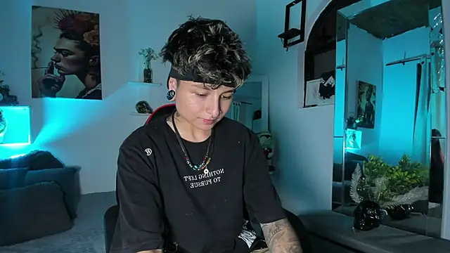 ZuryRamirez  online show from November 30, 2025, 7:14 pm