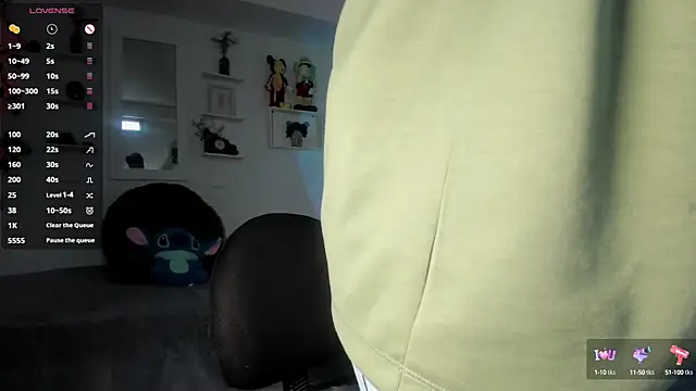 ZuryRamirez  online show from September 14, 2025, 7:03 pm