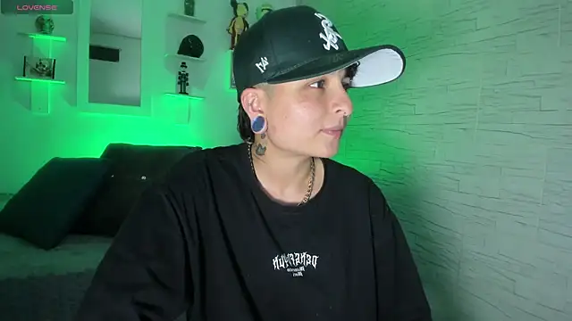 ZuryRamirez  online show from October 11, 2025, 9:27 pm