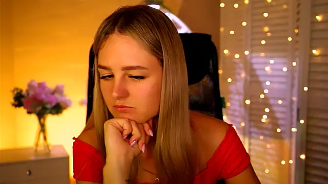 Snapshot of DeboraLarson chatting on November 14, 2025, 3:43 am DeboraLarson online show from November 14, 2025, 3:43 am