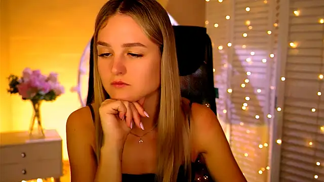 Snapshot of DeboraLarson chatting on November 16, 2025, 3:22 am DeboraLarson online show from November 16, 2025, 3:22 am