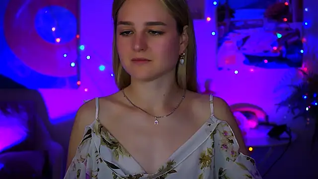 Snapshot of DeboraLarson chatting on October 11, 2025, 5:30 am DeboraLarson online show from October 11, 2025, 5:30 am