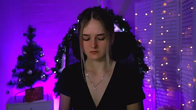 Snapshot of DeboraLarson chatting on December 23, 2025, 3:17 am DeboraLarson online show from December 23, 2025, 3:17 am