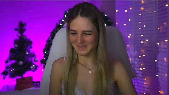 Snapshot of DeboraLarson chatting on December 16, 2025, 3:44 am DeboraLarson online show from December 16, 2025, 3:44 am