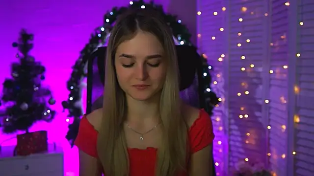 Snapshot of DeboraLarson chatting on December 14, 2025, 3:24 am DeboraLarson online show from December 14, 2025, 3:24 am