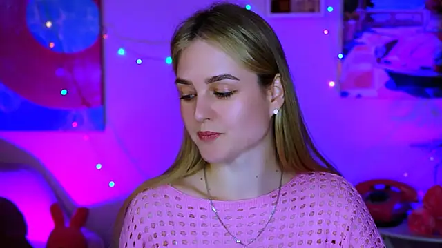 Snapshot of DeboraLarson chatting on March 21, 2025, 11:12 am DeboraLarson online show from March 21, 2025, 11:12 am