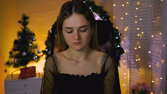 Snapshot of DeboraLarson chatting on December 22, 2025, 3:17 am DeboraLarson online show from December 22, 2025, 3:17 am