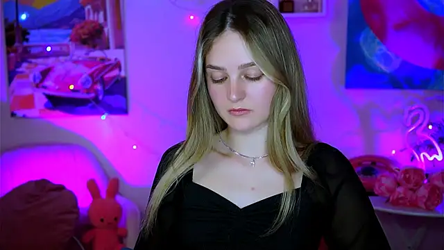 Snapshot of DeboraLarson chatting on February 11, 2025, 6:40 am DeboraLarson online show from February 11, 2025, 6:40 am