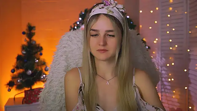 Snapshot of DeboraLarson chatting on December 19, 2025, 3:32 am DeboraLarson online show from December 19, 2025, 3:32 am