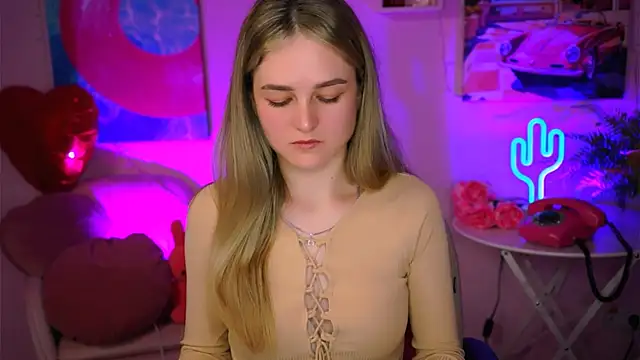 Snapshot of DeboraLarson chatting on March 11, 2025, 4:19 am DeboraLarson online show from March 11, 2025, 4:19 am