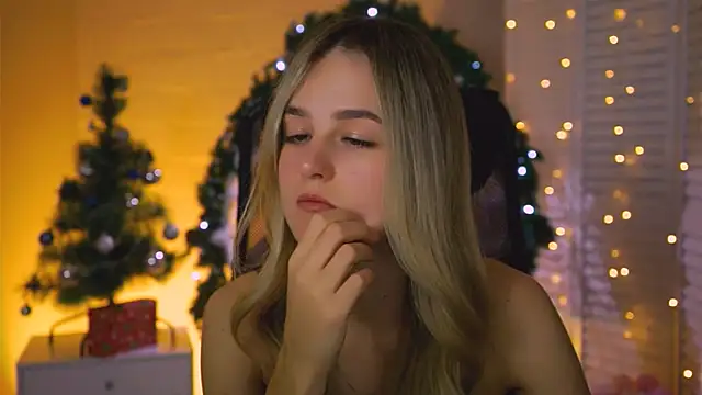 Snapshot of DeboraLarson chatting on December 20, 2025, 4:04 am DeboraLarson online show from December 20, 2025, 4:04 am