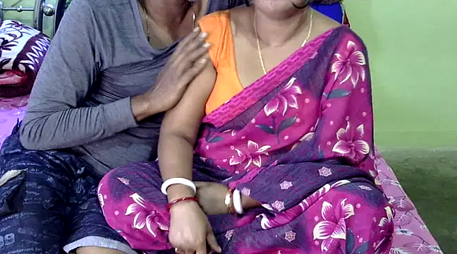 Snapshot of Couple_For_You18 chatting on February 8, 2025, 2:47 am Couple For You18 online show from February 8, 2025, 2:47 am