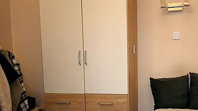 Hidden Gem  online show from November 7, 2025, 6:23 pm