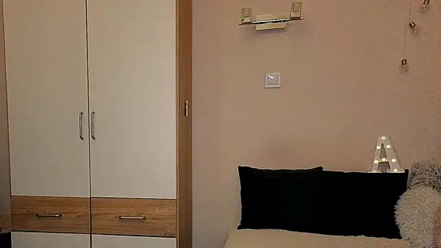 Hidden Gem  online show from November 18, 2025, 5:49 pm