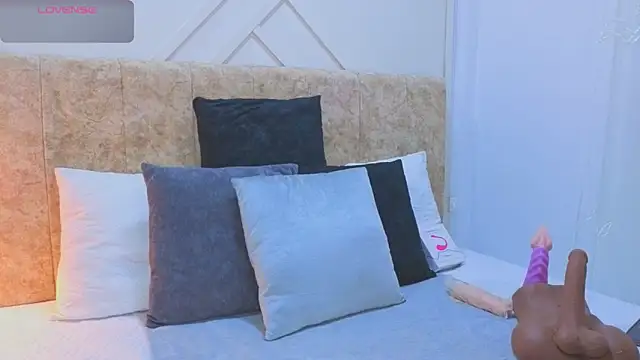 ashley  foxx  online show from February 14, 2026, 2:39 pm