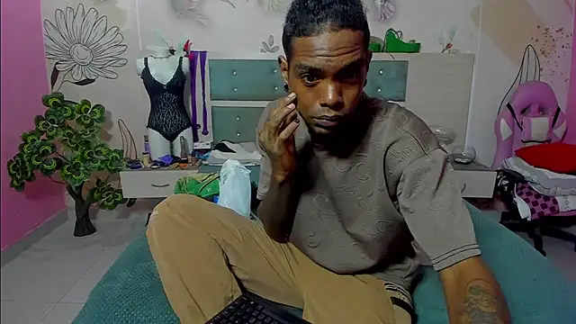 bigblackhotx1 online show from February 5, 2026, 12:56 pm