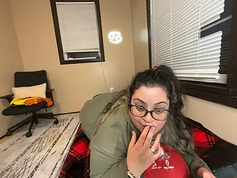 tillymarie34 online show from February 11, 2026, 11:48 pm