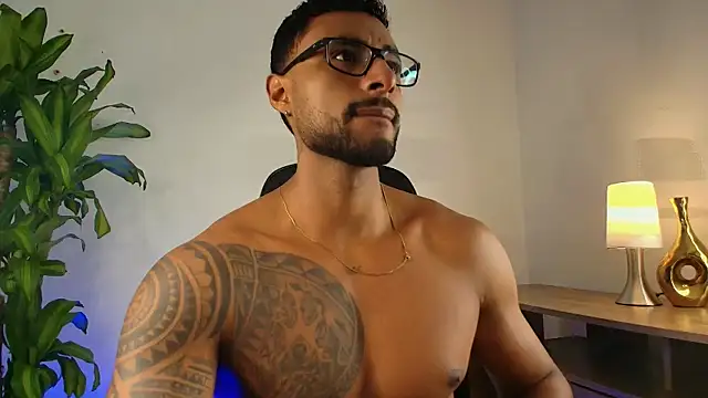 Snapshot of LiamGarcia1 chatting on January 9, 2026, 11:33 pm LiamGarcia1 online show from January 9, 2026, 11:33 pm