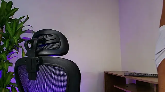 Snapshot of LiamGarcia1 chatting on January 14, 2026, 1:09 am LiamGarcia1 online show from January 14, 2026, 1:09 am