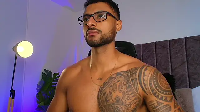 Snapshot of LiamGarcia1 chatting on November 21, 2025, 2:16 pm LiamGarcia1 online show from November 21, 2025, 2:16 pm