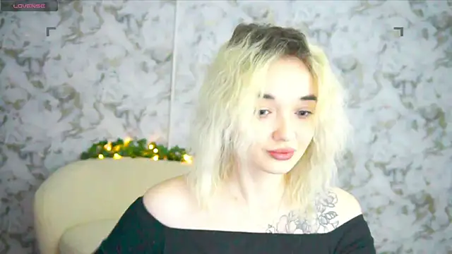 Snapshot of Ashley_S chatting on April 22, 2026, 10:16 pm Ashley S online show from April 22, 2026, 10:16 pm