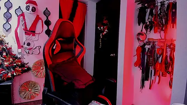 Snapshot of freyja_diamond chatting on December 9, 2024, 8:11 am freyja diamond online show from December 9, 2024, 8:11 am