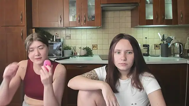 Snapshot of HotCaramellsTV chatting on July 6, 2026, 8:32 am HotCaramellsTV online show from July 6, 2026, 8:32 am
