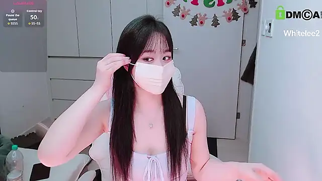 Snapshot of whitelee2 chatting on January 14, 2026, 12:53 pm whitelee2 online show from January 14, 2026, 12:53 pm