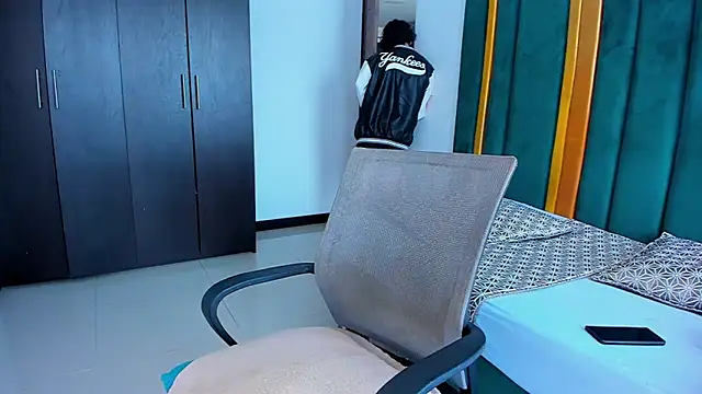 Kerverr  online show from September 9, 2025, 3:32 pm