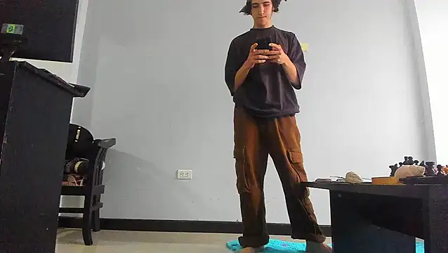 Kerverr  online show from October 24, 2025, 6:07 pm