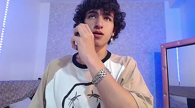 Kerverr  online show from February 12, 2025, 4:55 pm