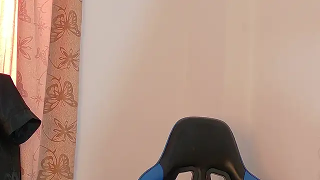 Snapshot of GeorginaHills chatting on October 12, 2025, 8:43 pm GeorginaHills online show from October 12, 2025, 8:43 pm