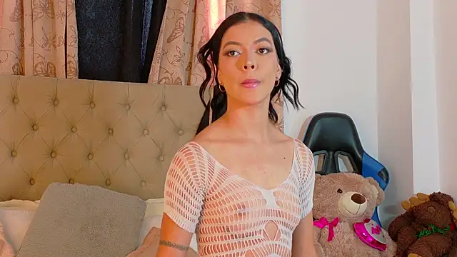 Snapshot of GeorginaHills chatting on October 23, 2025, 9:57 pm GeorginaHills online show from October 23, 2025, 9:57 pm