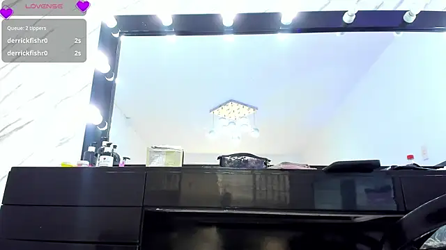 Snapshot of ElisabethMassey chatting on November 1, 2025, 2:33 pm ElisabethMassey online show from November 1, 2025, 2:33 pm