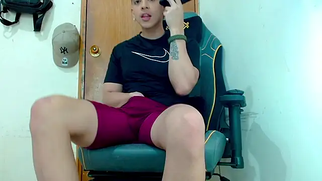 Danyer33 online show from February 25, 2026, 11:04 pm