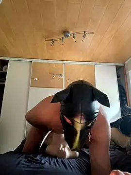 Snapshot of PlayDog123 chatting on October 5, 2025, 11:45 am PlayDog123 online show from October 5, 2025, 11:45 am