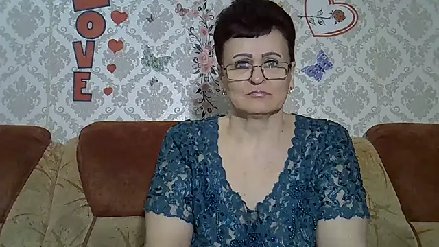 PaulaGolden online show from April 18, 2026, 6:43 pm