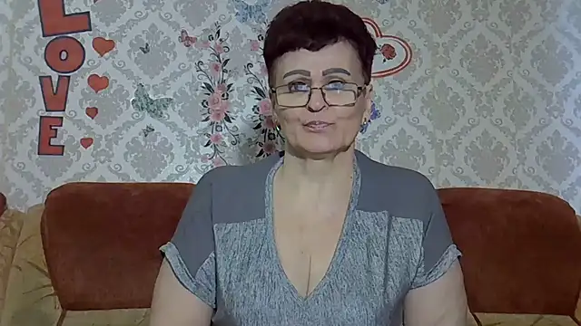 Snapshot of PaulaGolden chatting on June 16, 2026, 5:02 pm PaulaGolden online show from June 16, 2026, 5:02 pm