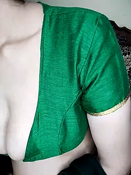 Snapshot of Fair-magic-woman chatting on September 12, 2025, 7:02 pm Fair-magic-woman online show from September 12, 2025, 7:02 pm