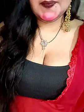 Suhanakhan00 online show from February 12, 2026, 6:29 pm
