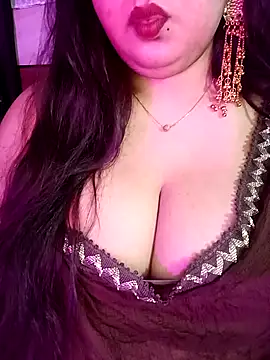 Snapshot of Suhanakhan00 chatting on May 15, 2026, 11:19 am Suhanakhan00 online show from May 15, 2026, 11:19 am