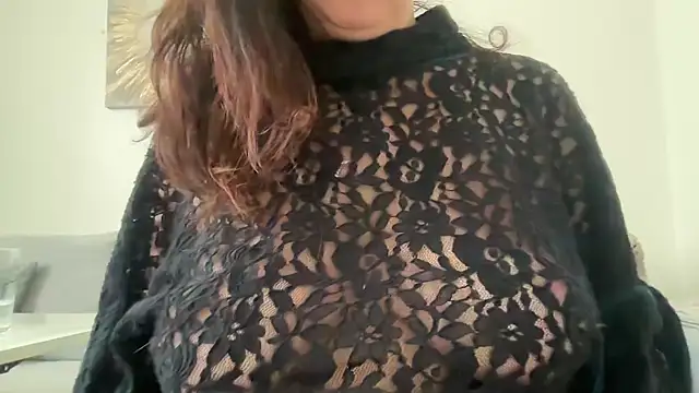 Snapshot of Serena_4you chatting on November 4, 2025, 3:38 pm Serena 4you online show from November 4, 2025, 3:38 pm